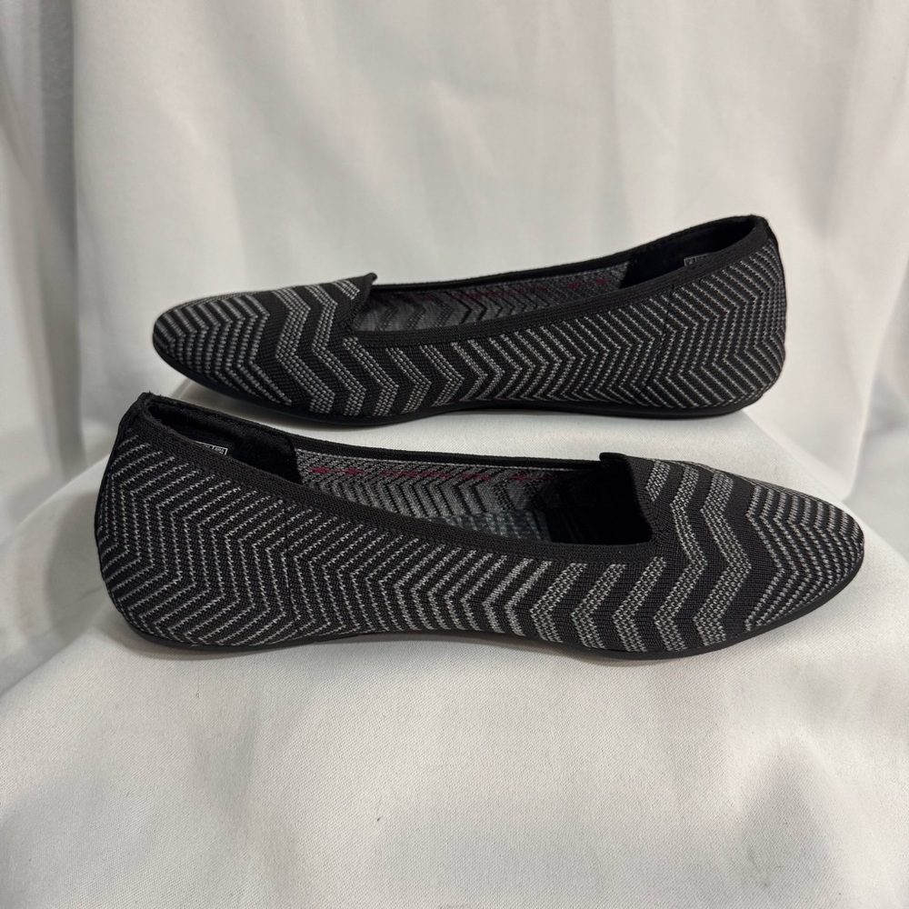 Skechers Cloe Black and Gray Chevron Flats 
SZ 8 - Picture 5 of 6